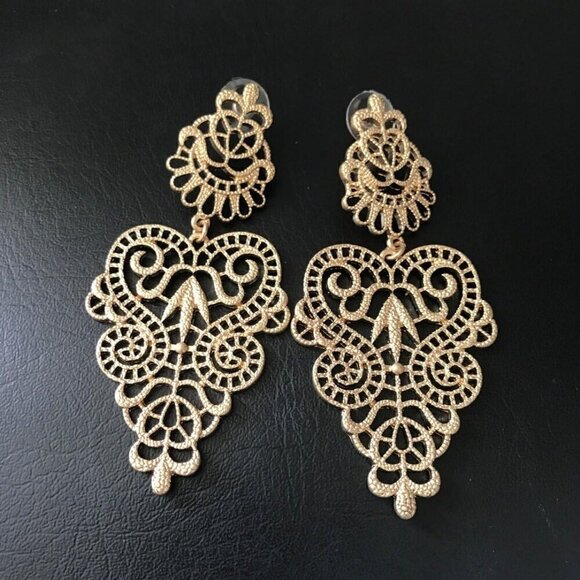 Women's Bohemian Filigree Chandelier Hollow Lace Pattern - Picture 4 of 4